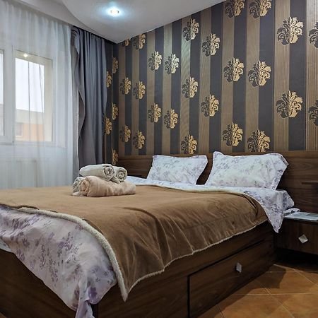 Modern Oasis With A Cozy Fireplace Your Stylish Apartment Minutes From Downtown Bucarest Exterior foto