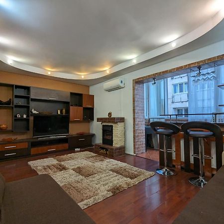 Modern Oasis With A Cozy Fireplace Your Stylish Apartment Minutes From Downtown Bucarest Exterior foto