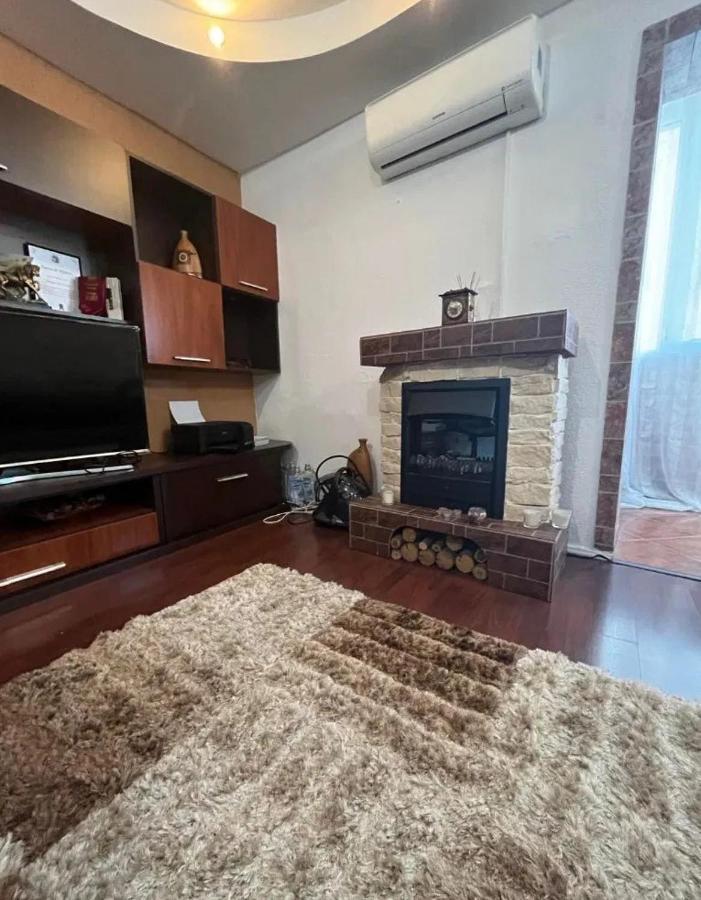 Modern Oasis With A Cozy Fireplace Your Stylish Apartment Minutes From Downtown Bucarest Exterior foto