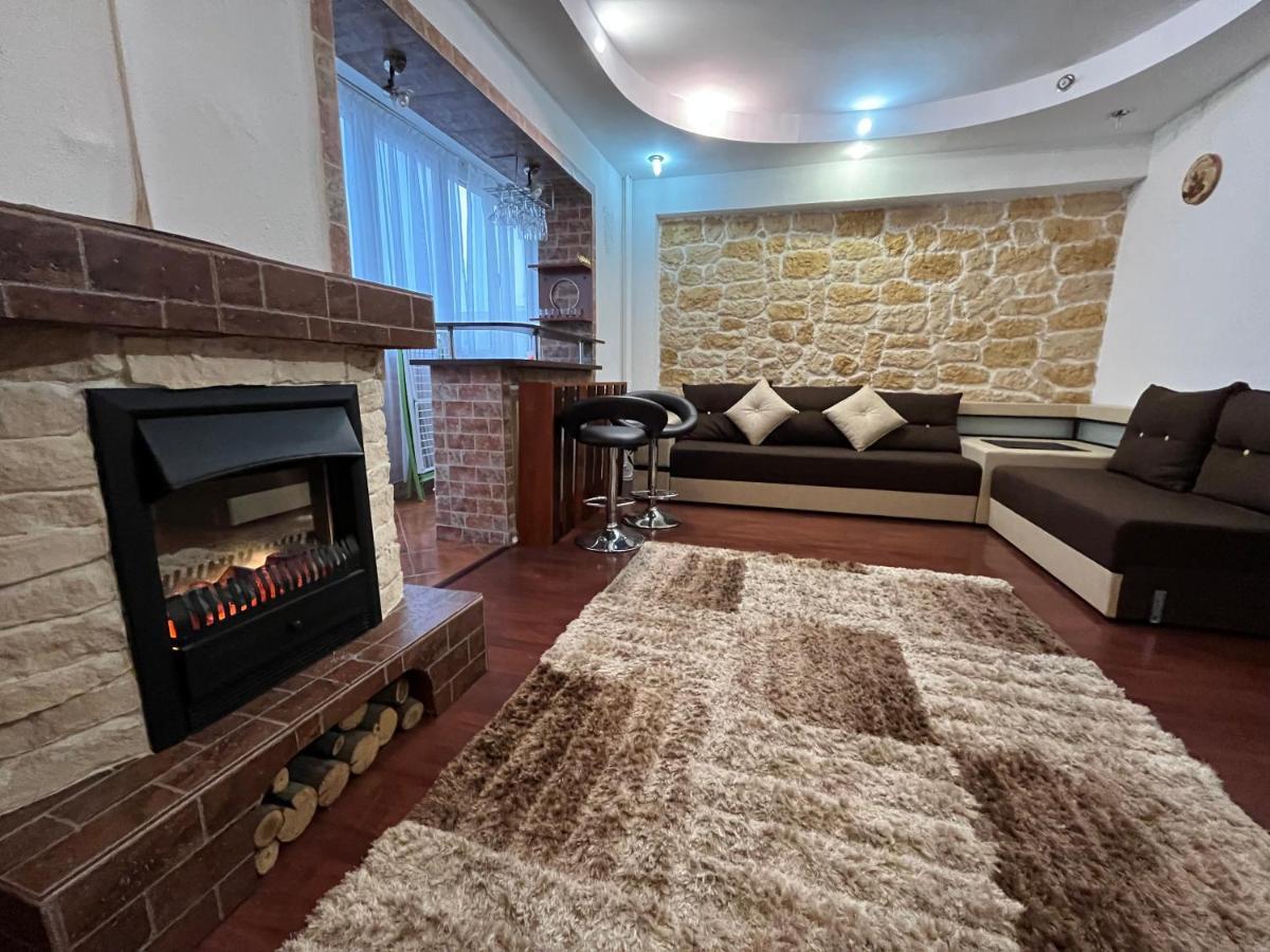 Modern Oasis With A Cozy Fireplace Your Stylish Apartment Minutes From Downtown Bucarest Exterior foto
