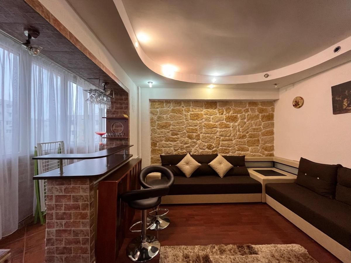 Modern Oasis With A Cozy Fireplace Your Stylish Apartment Minutes From Downtown Bucarest Exterior foto