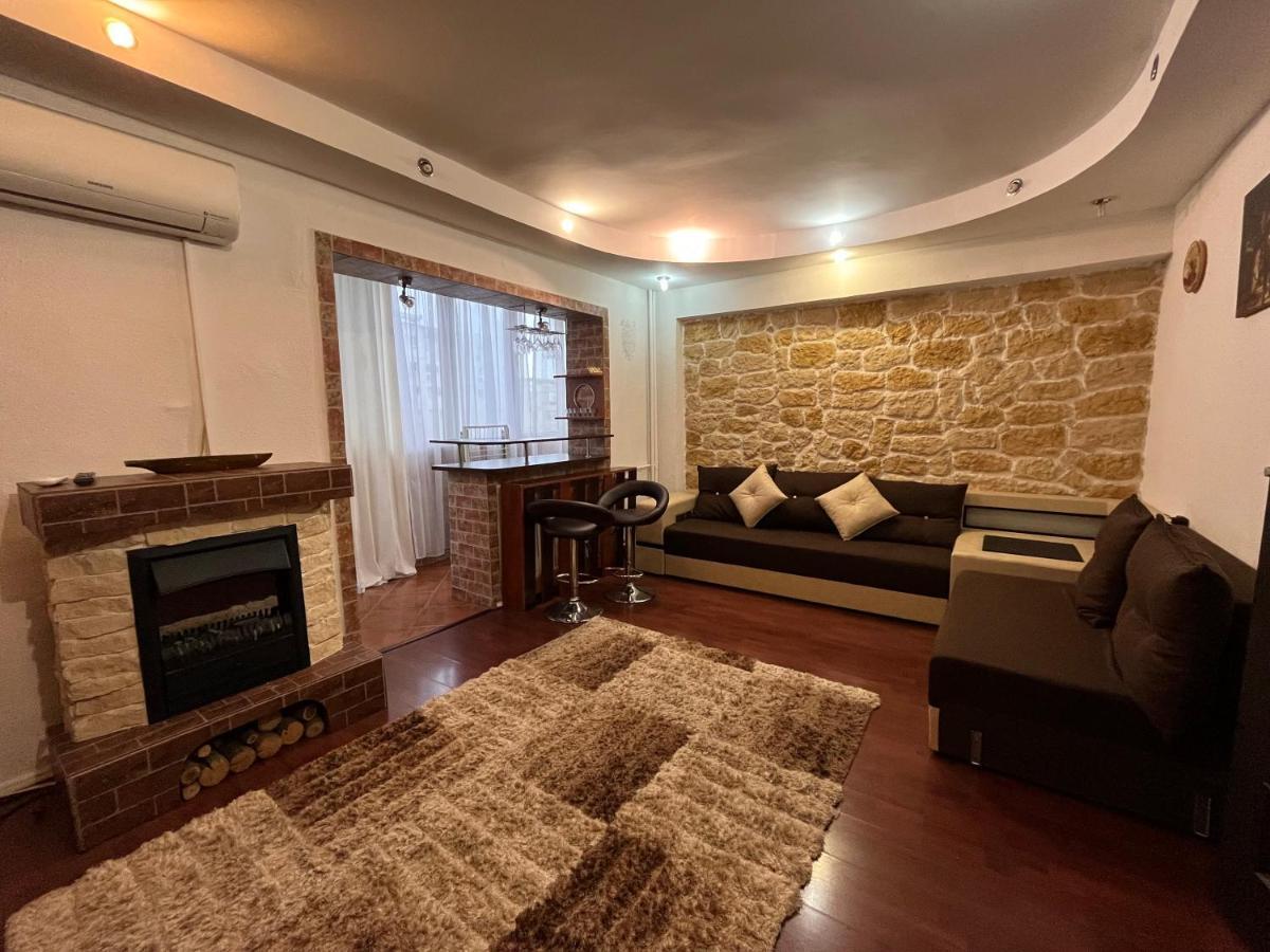 Modern Oasis With A Cozy Fireplace Your Stylish Apartment Minutes From Downtown Bucarest Exterior foto