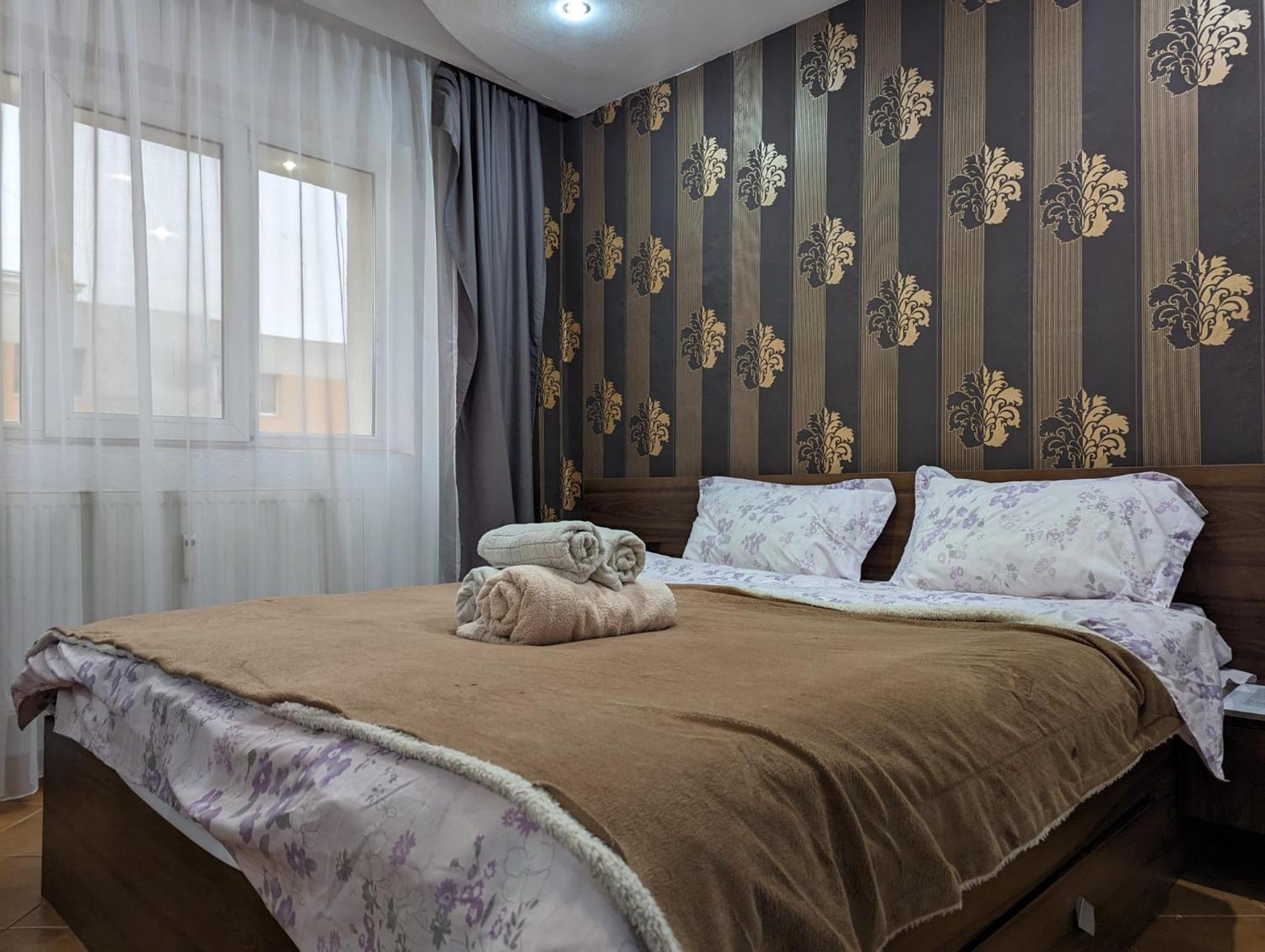 Modern Oasis With A Cozy Fireplace Your Stylish Apartment Minutes From Downtown Bucarest Exterior foto